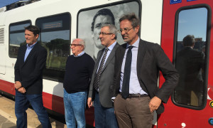 Cagliari celebra gli 80 anni di Gigi Riva, oggi l&rsquo;Arst ha inaugurato un treno speciale per lui