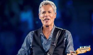 Claudio Baglioni, posticipata al 15 gennaio la partenza del tour Piano di Volo Solotris