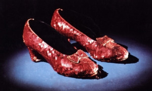 Le celebri scarpette del film Il mago di Oz vendute all&rsquo;asta per una cifra record