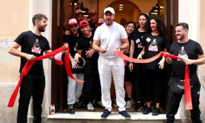 Bonus da un milione di euro per i dipendenti e un viaggio premio alle Maldive