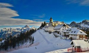 Natale: gli italiani scelgono la montagna. Boom di acquisti online per kit da sci