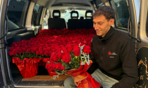 Brindisi, fa arrivare 2025 rose rosse alla compagna per augurarle "Buon anno"