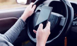 Nuovo codice della strada, stretta sull&rsquo;uso del cellulare alla guida, ecco come usarlo