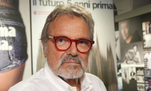 Addio a Oliviero Toscani, il rivoluzionario della fotografia pubblicitaria: morto a 82 anni