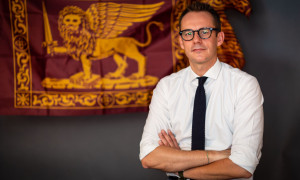 Il leghista Villanova: &laquo;Il Veneto vale pi&ugrave; della Sardegna e di altre regioni&raquo;, scoppia la polemica