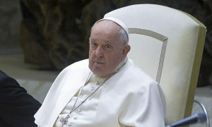 Incidente domestico per Papa Francesco