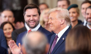 Trump ha giurato, &egrave; il nuovo presidente
