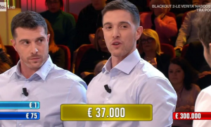 Affari Tuoi, i due gemelli sardi cambiano il pacco da 300mila euro e tornano a casa con 37mila
