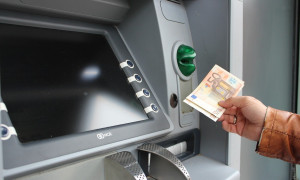 Addio agli sportelli Atm tradizionali, arrivano i prelievi senza contatto