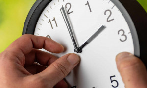 Ora legale 2025: nessun anticipo, si cambia l&rsquo;ora il 30 marzo