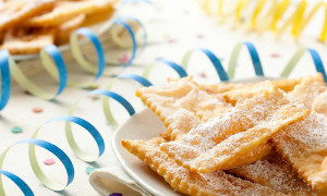 Rincari sui dolci di Carnevale: chiacchiere e tortelli sempre pi&ugrave; cari