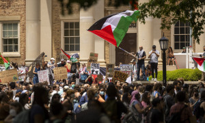 Trump minaccia il pugno duro contro le proteste nei campus: arresti, espulsioni e tagli ai fondi