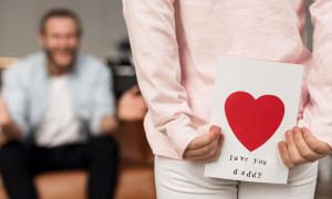 Festa del Pap&agrave;: padri pi&ugrave; presenti, ma il divario con le madri rimane