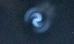 Una spirale luminosa nei cieli: avvistamenti anche in Sardegna, ma il mistero ha una spiegazione