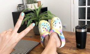 Le Crocs bandite in molte scuole americane: &ldquo;Troppo pericolose&rdquo;