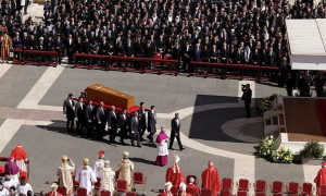 L'ultimo saluto a Papa Francesco, oltre 200mila fedeli in Piazza San Pietro