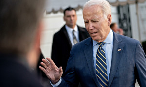 "Biden sulla sedia a rotelle in caso di sua rielezione"