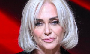 Paola Barale cerca un fidanzato: &ldquo;Un metro e 90, nero e bellissimo&rdquo;