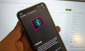 Jack Dorsey lancia Bitchat: la messaggistica decentralizzata senza internet n&eacute; registrazione