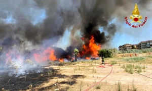 Incendi in Sardegna: indagini in corso e due arresti a San Giovanni Suergiu