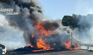Fallito assalto a un portavalori a Sant&rsquo;Andrea Frius: auto in fiamme per bloccare il blindato