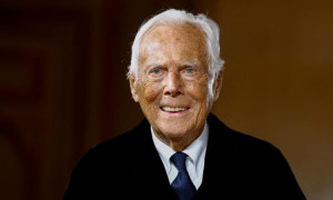 Milano saluta Giorgio Armani: in 16mila alla camera ardente. Oggi i funerali privati a Rivalta