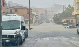 Maltempo in Toscana, frana all&rsquo;Elba e 200 persone isolate: nubifragi e allagamenti