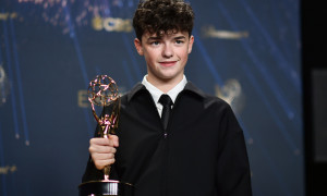 Owen Cooper fa la storia degli Emmy: a 15 anni &egrave; il pi&ugrave; giovane attore maschio mai premiato