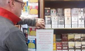 Non c'&egrave; l'obbligo di Pos per le sigarette: i tabaccai possono rifiutare il pagamento con carta