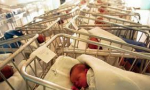 Crescere un figlio in Italia costa fino a 205mila euro: spese in aumento del 12%