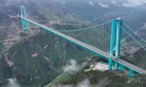 Il ponte pi&ugrave; alto del mondo inaugurato in Cina: un colosso tra le montagne di Guizhou