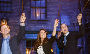 William e Kate, giornata magica per i figli: visita sul set della nuova serie di Harry Potter