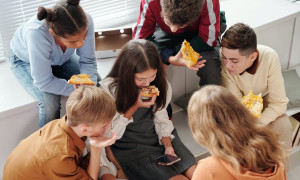 Social e minori, parte la prima class action in Italia contro Meta e TikTok