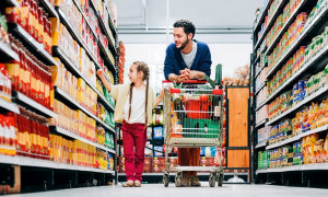 Spesa delle famiglie, Istat: una su tre taglia sul cibo