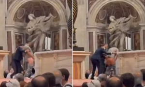 Profanazione shock a San Pietro: turista tenta di urinare sull'altare Maggiore