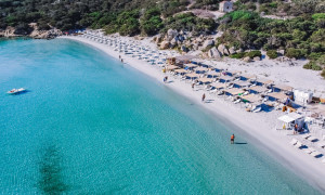 Allarme clima: Porto Giunco, gioiello della Sardegna, rischia di scomparire sotto il mare