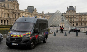 Furto reale al Louvre come in &quot;Lupin&quot;