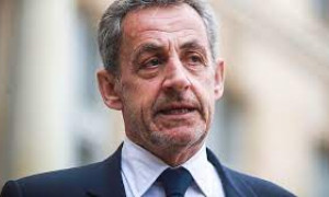 Nicolas Sarkozy in carcere: l&rsquo;ex presidente francese entra a La Sant&eacute; per scontare la pena di 5 anni
