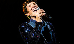 Gianni Morandi torna sui social e annuncia: &ldquo;In tour per i 60 anni di C&rsquo;era un ragazzo...&rdquo;