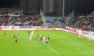 Laurient&egrave; e Pinamonti affondano il Cagliari: il Sassuolo vince 2-1 all'Unipol Domus