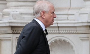 Quanto guadagna il principe Andrea ora che non ha pi&ugrave; titoli reali