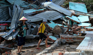Doppio disastro in Asia: super tifone &quot;Fung-wong&quot; sferza le Filippine, terremoto in Giappone