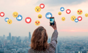 L&rsquo;AGCOM d&agrave; il via all&rsquo;&ldquo;albo&rdquo; degli influencer: chi &egrave; obbligato a iscriversi e quali sanzioni rischia