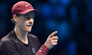 Trionfo Sinner, maestro a Torino sconfigge Alcaraz