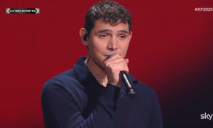 Eroe Caddeo conquista la finale di X Factor: la commovente dedica a mamma Eva