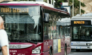 Sciopero generale contro la Manovra: treni, aerei, sanit&agrave; e giornalisti fermano l'Italia