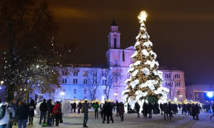 Caro-Natale: italiani al risparmio su cene e regali, ma aumenta la spesa per i viaggi