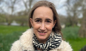 Addio a Sophie Kinsella: Maddy, l'autrice di I Love Shopping, scompare a 55 anni