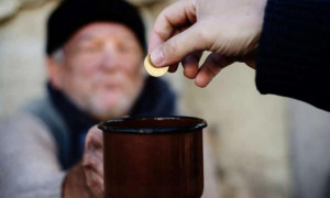 Cagliari, eliminato il divieto di bivacco e di elemosina