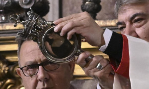 Napoli in festa: si ripete il "Miracolo Laico" di San Gennaro nel ricordo del 1631